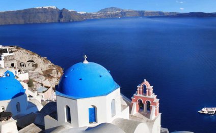 Vacations to Santorini Greece